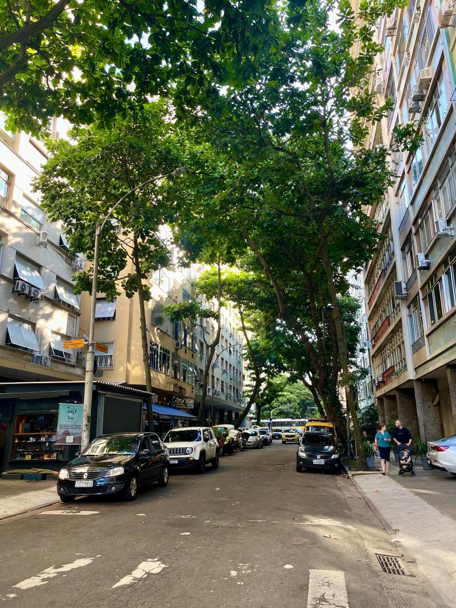 Copacabana Vista Lateral Mar Apartemen
